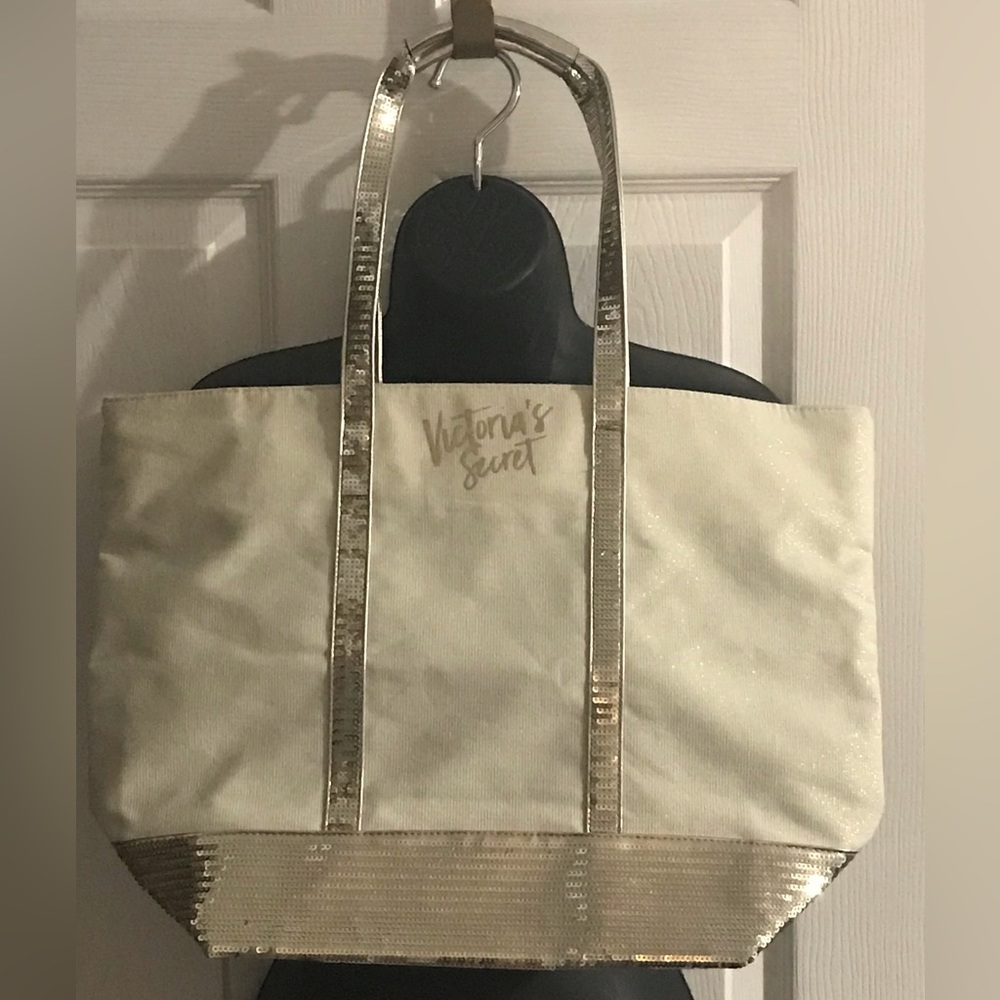 NWOT Victoria’s Secret Limited Edition 2017 white and silver sequined tote bag
